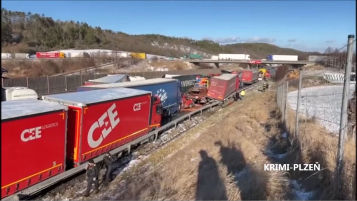 Masowy Wypadek Na Autostradzie W Czechach Film Truckfocus Pl