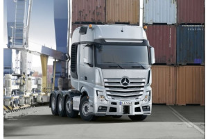 Nowy Mercedes-Benz SLT do transportu ciężkich ładunków