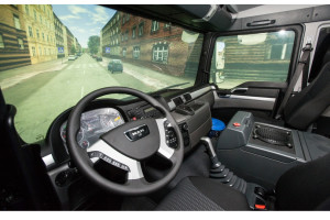 Symulator jazdy ciężarówką w Strefie Ciężkiej Targów Inter Cars