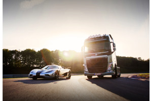 Volvo FH vs. Koenigsegg One:1 – bardzo nietypowy wyścig