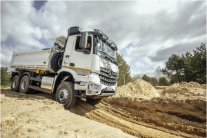 Testy terenowych pojazdów ciężarowych Mercedes-Benz