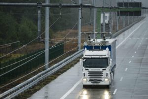 Scania przetestuje elektryczne ciężarówki na drogach