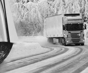 Jak zadbać o ciężki sprzęt podczas ujemnych temperatur?