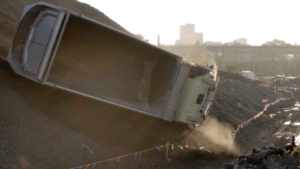 Czterolatka rozbija najnowszą ciężarówkę od Volvo – nowy film “Live test”