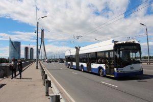 Przegubowe trolejbusy na wodór z Polski dla Rygi