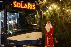 Święty Mikołaj jeździł elektrycznym Solarisem