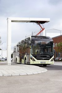 Szwedzkie miasto Värnamo stawia na elektryczne autobusy hybrydowe Volvo