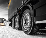 Zimowe wyposażenie ciężarówki w różnych krajach - aktualne przepisy