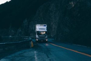 Ile zarabia kierowca ciężarówki w Polsce? Zmiany w wynagrodzeniach w 2020 roku