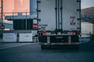 Blokada wjazdu ciężarówek rosyjskich i białoruskich do UE – znamy opinię kierowców i branży
