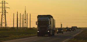 Raport „Transport drogowy w Polsce 2021+” – wytworzenie połowy polskiego PKB uzależnione od transportu drogowego