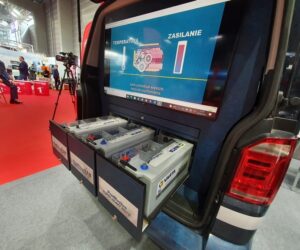 VARTA Automotive udostępnia instrukcje montażu akumulatorów do pojazdów użytkowych