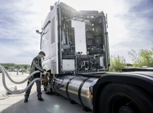 Ciężarówki z dieslami, ale na wodór – czy to nasza przyszłość?