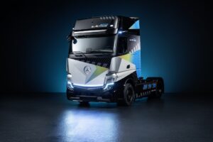 Mercedes-Benz Trucks i Hegelmann Group podpisują list intencyjny: zamówienie na 50 akumulatorowo-elektrycznych ciężarówek