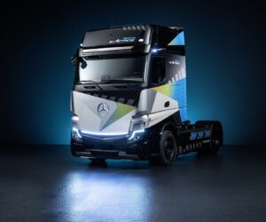 Mercedes-Benz Trucks i Hegelmann Group podpisują list intencyjny: zamówienie na 50 akumulatorowo-elektrycznych ciężarówek