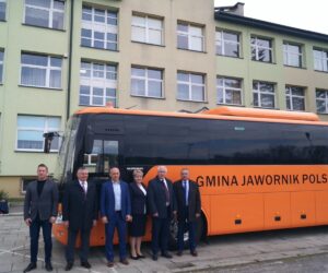 Autobus elektryczny zamówiony przez gminę Jawornik Polski został dostarczony