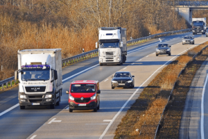 Nowy sposób mocowania ładunków. Pasy z automatycznym zwijaczem.