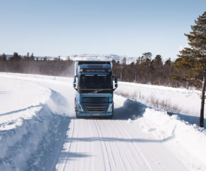 Volvo Trucks zaczyna drogowe testy nowych ciężarówek. Na jakie paliwo postawili tym razem?