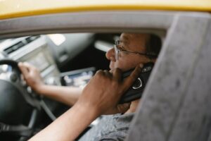 Kamery MONOcam fotografują kierowców z telefonami