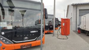 Chińskie autobusy na ulicach Ostrowca