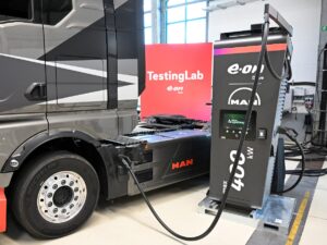 Polska nie zdąży z budową infrastruktury dla e-ciężarówek? AFIR stawia ambitne wymagania.