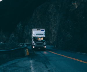 Rozwój firm transportowych zatrzymany? Niepokojące wyniki badania.