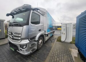 Wyjątkowy test ciężarówki elektrycznej: Seifert Polska porównuje zużycie energii latem i zimą