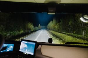 Przewodnik zakupowy LAZER: Najlepsze drogowe lampy LED legalne do ciężarówek i pojazdów użytkowych