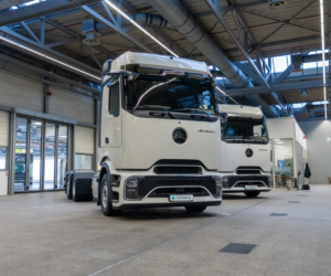 Wielkie zamówienie samochodów ciężarowych od Mercedesa. Na jaki model zdecydowała się Girteka?