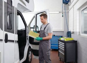 Znaczenie jakości powietrza w podróży. Serwis filtrów kabinowych w kamperach.