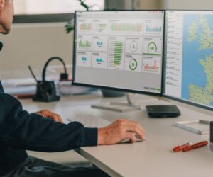 Webfleet wskazuje drogę do oszczędności. Ograniczenie marnotrawstwa paliwa w flotach.