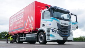 Przełom w zeroemisyjnym transporcie ciężkim? Rozpoczęły się testy innowacyjnej ciężarówki.