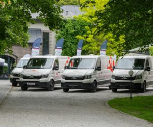 Poczta Polska odbiera nowe bankowozy. Pierwsze MAN TGE z floty dwustu trzydziestu zamówionych pojazdów.