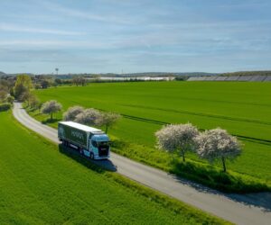 Scania i VELUX testują elektryczny transport z wykorzystaniem AI