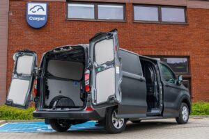 Ford Pro wprowadza na polski rynek model Transit Custom Van o obniżonym DMC